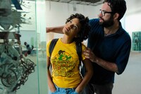 「ハーツ・ビート・ラウド たびだちのうた」メイキング写真。左からカーシー・クレモンズ、ブレット・ヘイリー。