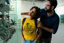 「ハーツ・ビート・ラウド たびだちのうた」メイキング写真。左からカーシー・クレモンズ、ブレット・ヘイリー。