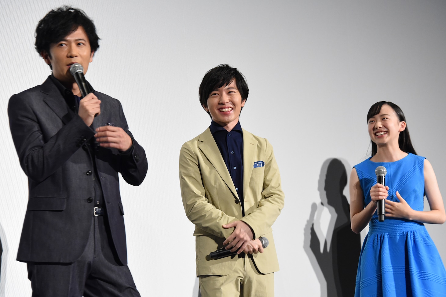 左から稲垣吾郎、浦上晟周、芦田愛菜。