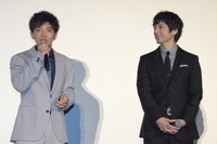 左から和田正人、西島秀俊。