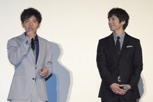 左から和田正人、西島秀俊。