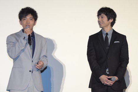 左から和田正人、西島秀俊。