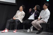 「MANRIKI」のメイキング映像を鑑賞する登壇者たち。