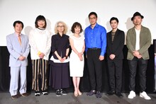 「エリカ38」公開記念舞台挨拶の様子。左から奥山和由、山崎静代、木内みどり、浅田美代子、平岳大、窪塚俊介、日比遊一。