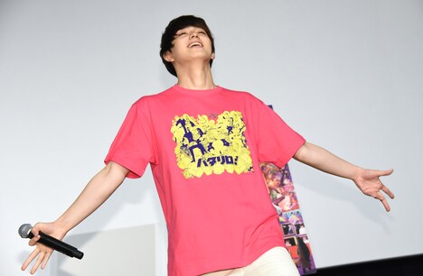 全身で喜びを表現する佐奈宏紀。