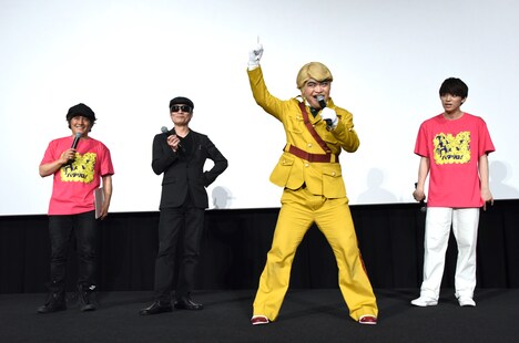 500人のタマネギ部隊に写真拡散の命令を下す加藤諒(中央右)。