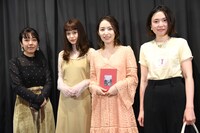 「月極オトコトモダチ」初日舞台挨拶の様子。左から山田佳奈、野崎智子、徳永えり、穐山茉由。