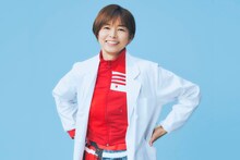 「監察医 朝顔」より、山口智子演じる夏目茶子。