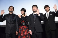 「このミス」大賞ドラマシリーズのラインナップ発表記者会見の様子。左から阿部進之介、佐久間由衣、佐藤二朗、小関裕太。