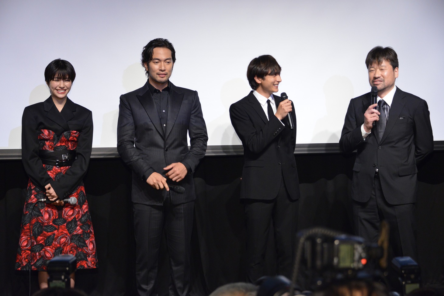 左から佐久間由衣、阿部進之介、小関裕太、佐藤二朗。