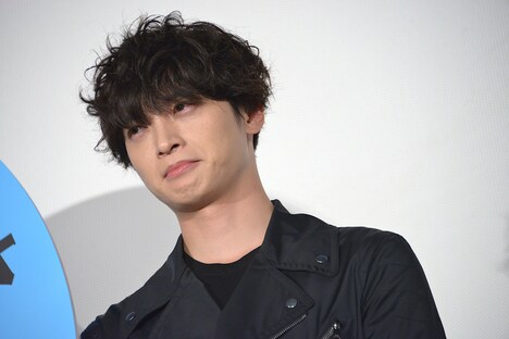 「北海道のおいしいグルメトーク」に嫉妬したときの顔を再現する玉森裕太。