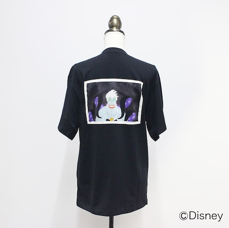 「pua keli / ディズニーコレクション・アースラ ユニセックスTシャツ」（税込8640円）