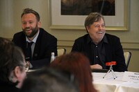 左からラース・クレヴバーグ、マーク・ハミル。