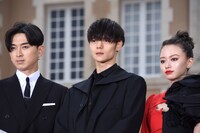 左から松田翔太、窪田正孝、山本舞香。