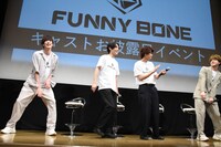 ダンスを披露するキャストたち。