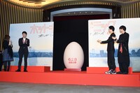 「ホットギミック ガールミーツボーイ」完成披露の様子。