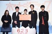 「ホットギミック ガールミーツボーイ」完成披露の様子。