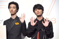 「ホットギミック ガールミーツボーイ」完成披露の様子。