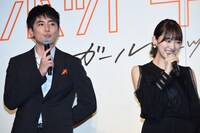 「ホットギミック ガールミーツボーイ」完成披露の様子。