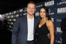 マット・デイモン（左）と彼の妻ルシアナ・バロッソ（右）。