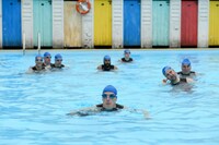 「シンクロ・ダンディーズ！」新場面写真