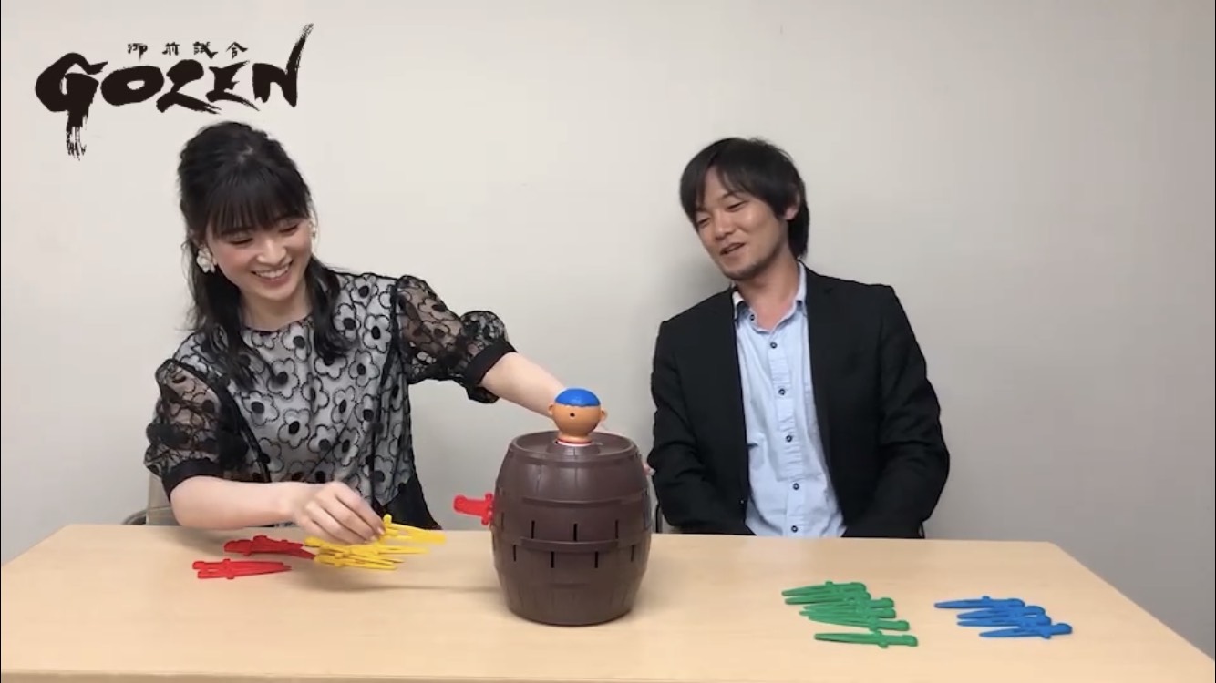 「『GOZEN』真剣勝負」スペシャルムービー第4試合より、優希美青（左）と望月卓（右）。