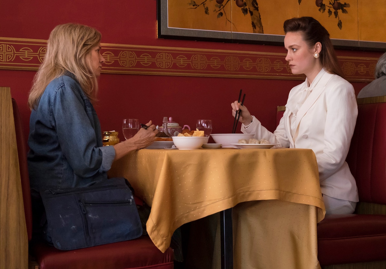 ブリー・ラーソンとナオミ・ワッツが険悪な雰囲気に、「ガラスの城の約束」本編映像