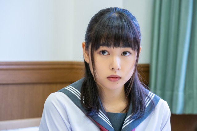 桜井日奈子演じるヒロミ。