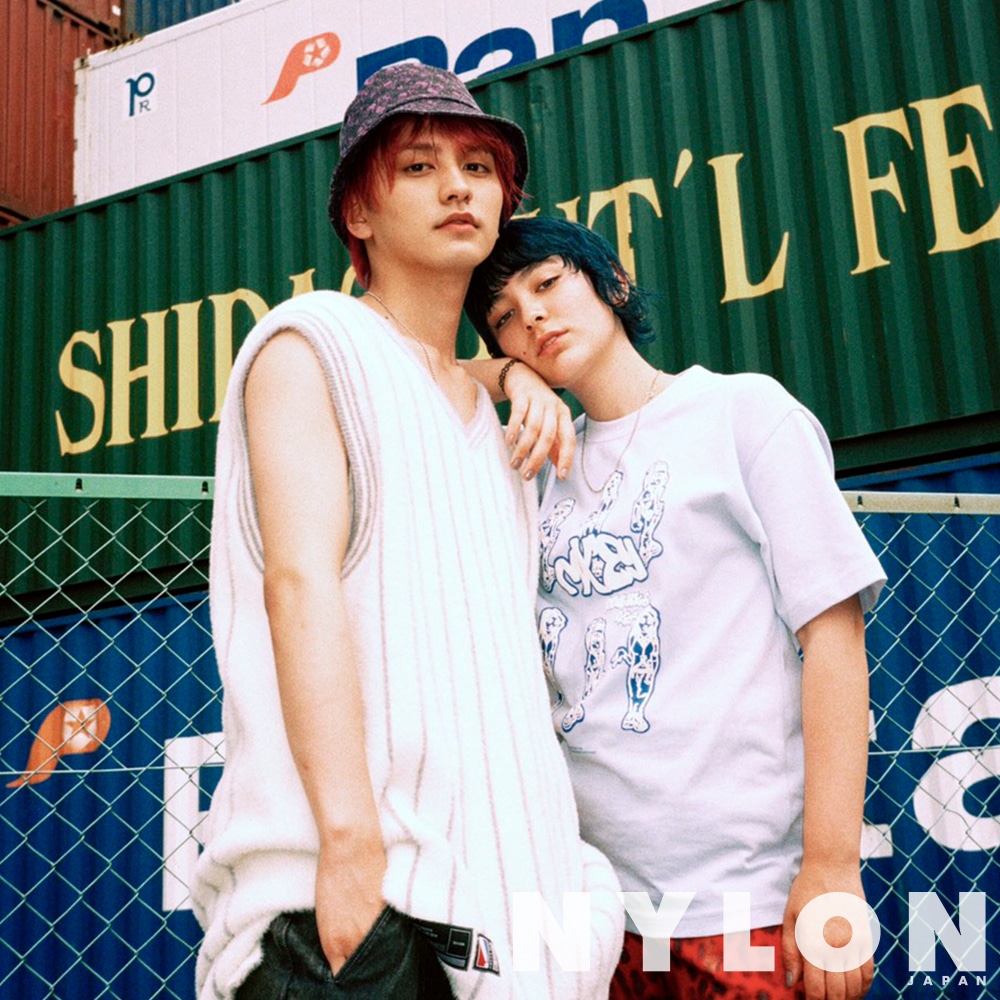NYLON JAPAN8月号より、瀬戸利樹（左）。