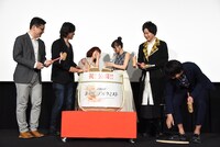 「劇場版 誰ガ為のアルケミスト」初日舞台挨拶の様子。