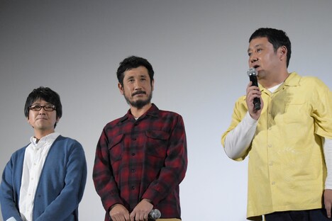 左から大西信満、渋川清彦、ドロンズ石本。