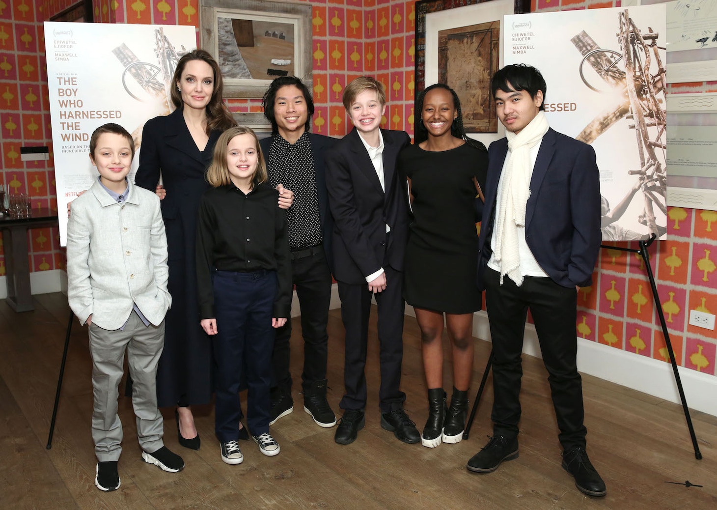 アンジェリーナ・ジョリーと子供たち。(c)Monica Schipper, Getty Images for Netflix