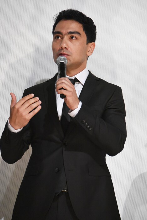 アディズ・ラジャボフ