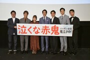 「泣くな赤鬼」公開御礼舞台挨拶にて、左から兼重淳、堀家一希、川栄李奈、堤真一、柳楽優弥、竜星涼、武藤潤。