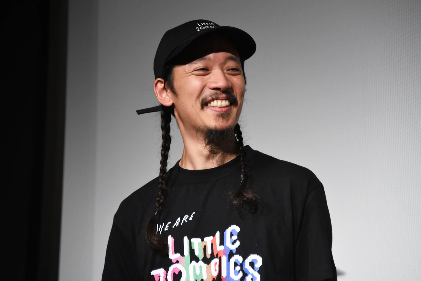長久允
