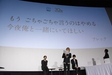 劇中のセリフを披露する内田雄馬（手前）。