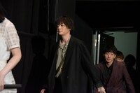 犬飼貴丈（中央）