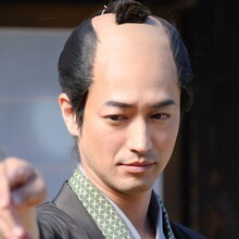 竹財輝之助演じる鵜飼伝三郎。