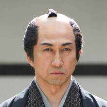 神尾佑演じる真壁頼母。