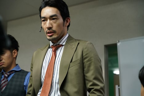 大谷亮平演じる番頭。