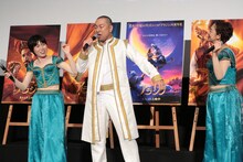 「ホール・ニュー・ワールド」を熱唱する誠子（左）、レイザーラモンRG（中央）、虻川美穂子（右）。