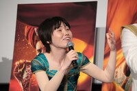 「ホール・ニュー・ワールド」を熱唱する誠子。