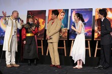 左からレイザーラモンRG、渚、北村一輝、木下晴香、中村倫也。