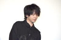 ステージに上がってすぐ、BGMに合わせて小さく踊り出した中村倫也。