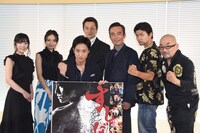 「すじぼり」配信発表会の様子。左から溝口奈菜、北原里英、藤原季節、本宮泰風、高橋和也、小林勇貴、西村喜廣。