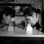 加藤雅也「影に抱かれて眠れ」場面写真17枚、松本利夫演じるバーテンダーの姿も