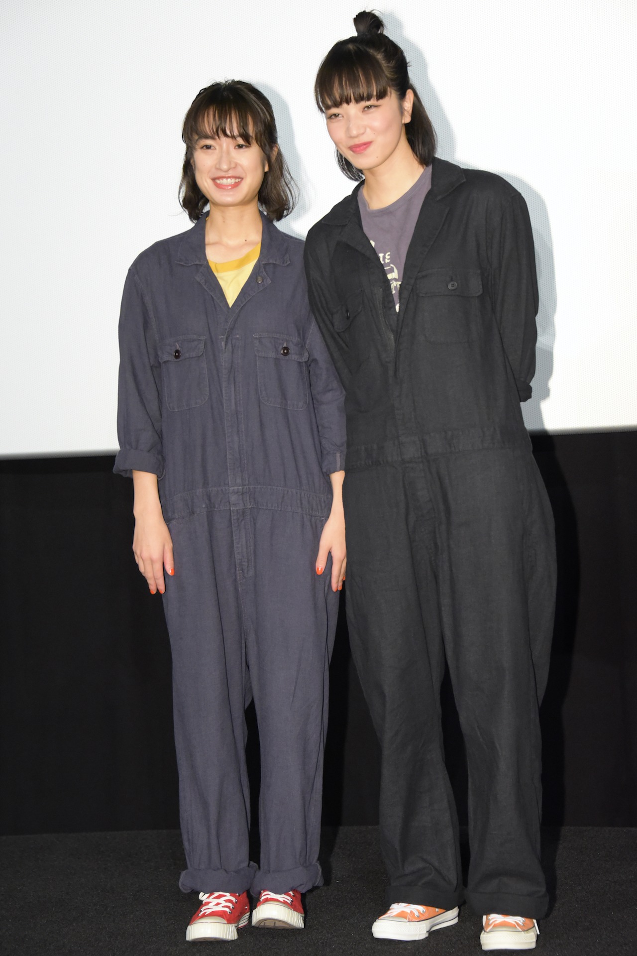 左から門脇麦、小松菜奈。