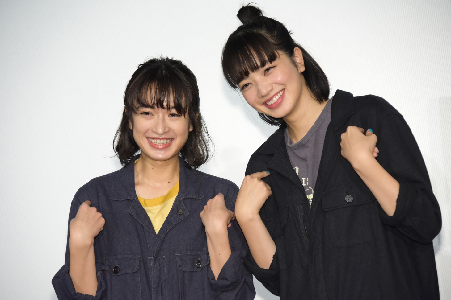 左から門脇麦、小松菜奈。