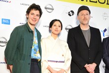 左からヴァンサン・ラコスト、中谷美紀、ミカエル・アース。