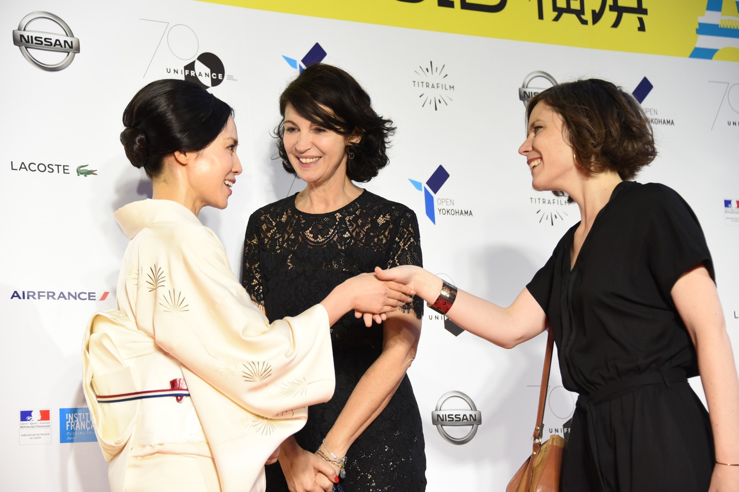 左から中谷美紀、ザブー・ブライトマン、エレア・ゴベ・メヴェレック。